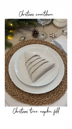 391K views · 8.4K reactions | We’re hosting an early Christmas this year and I’ll be whipping these out again!  they’re so easy to do and always go down so well! Save this to refer back to if you’d like to have them on your Christmas table  . #christmastable #christmastablesetting #christmastablescape #christmasideas #christmas2025 | Anna Louisa At Home | Facebook