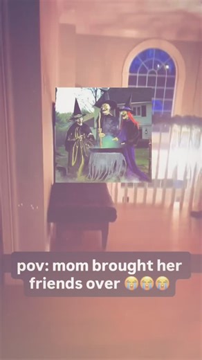 @the.reel.nigga on Instagram: "日本利用压电瓷砖将脚步转化为电能。这些瓷砖捕捉来自你脚步的动能。当你行走时，你的重量和动作会对瓷砖产生压力。瓷砖会轻微弯曲，从而产生机械应力。瓷砖内部的压电材料将这种应力转化为电能。每一步都会产生少量电荷，而数百万步结合在一起就能产生足够的电力来驱动 LED 灯、数字显示屏和传感器。在像涩谷车站这样繁忙的地方，每天大约有 240 万个脚步为这一系统作出贡献。这些电能可以被储存或立即使用，从而减少对传统电力来源的依赖，并支持可持续的城市基础设施。这种方法将日常运动转化为实用的可再生能源 #日本 #知识 #事实 #你知道吗 #推荐 #科技 #创新 #历史 #技术 #实验 #热门"