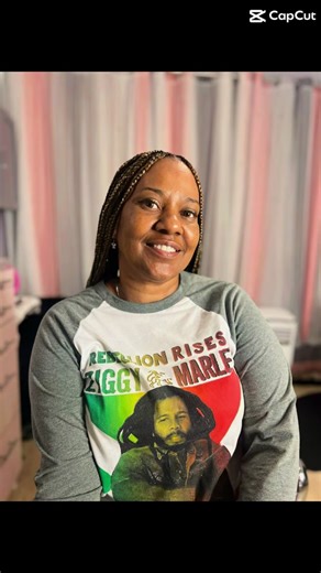 Medium box braids with a twist of golden honey brown. #protectivehairstyles #braids #womentoday #lowmaintenance #braids #hairstylist