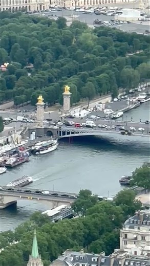 Devine la ville et le téléphone iPhone ? Samsung ? Google pixel ?