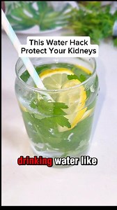 Parsley Lemon = Natural Kidney Protection 💧🌿 If you're prone to kidney stones, this simple water hack could change everything. Parsley shrinks crystals, lemon blocks stones. Together? Powerful kidney defense. Add them to your daily water or brew as tea. Small habit, big results! 🙌 Have you tried this combo? Drop a comment below! 👇 #KidneyHealth #KidneyStones #ParsleyBenefits #LemonWater #NaturalHealing | Benochs Place