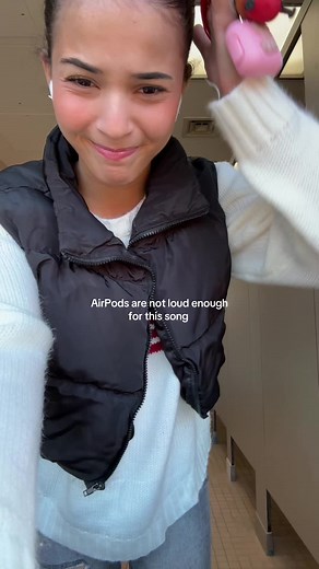 @BILLIE EILISH|| I apologize in advance to whoever is next to me for the 18th, see you soon bills 💖💞💘#Wildflower #BillieWildflower #BillieNewMusic #VibesOnly #FeelGoodMusic #TikTokMusic #TrendingNow #ViralSound #NewMusicAlert #DanceChallenge #MusicVibes #BillieFan #ExplorePage #ForYou #FYP #MusicLover #SummerVibes #CatchyTunes #PopMusic #tiktokhits