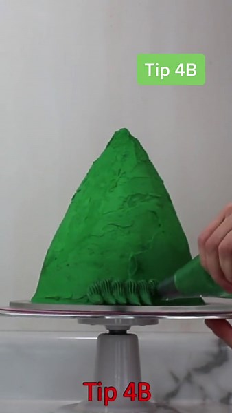 How I Make a Realistic Christmas Tree Cake with Buttercream