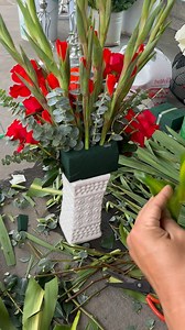 1.2M views · 16K reactions | Hướng dẫn cắm bình hoa bàn thờ đơn giản...