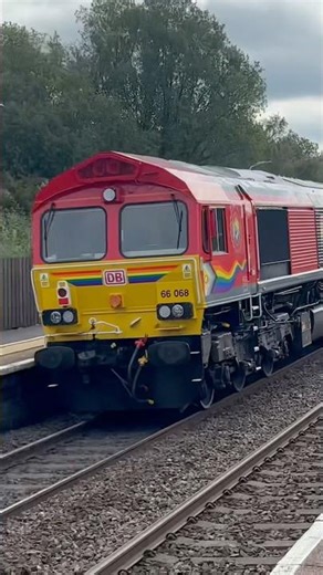 Trains at Alfreton 19/9/25. Class 66’s,D.B livery V D.B.PRIDE LIVERY