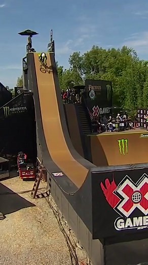 @RWilly 🇦🇺 wins gold in BMX MegaPark at #XGames 2022! #BMX #SummerVibes