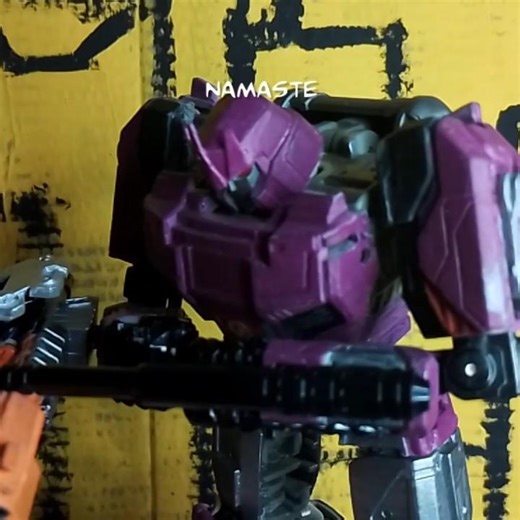 Referência de quando levaram o Galvatron pra terapia e o Optimus quando ressuscitou em G1. #shorts
