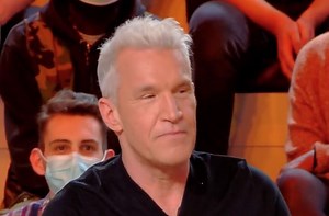 "Je suis sorti avec la mère et la fille" : Benjamin Castaldi se lâche dans TPMP ! (VIDEO)