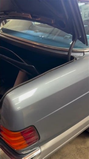 Central locking system repair on a 1985 W126 Mercedes-Benz 380SE