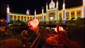 Se, hvordan Tivolis halloween-udsmykkede have ser ud efter lukketid, når uhyggen breder sig blandt græskarmænd og spøgelser 🎃 🎠👻 Ses vi i Tivoli i weekenden? Læs om Halloween i Tivoli: https://bit.ly/2HxA8ew | Tivoli