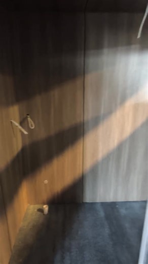 Double-unit Apple Cabin: dual-module splicing for a brand-new space! Open layout with functional zoning, 2 bedrooms independent kitchen & bathroom viewing area all-in-one, ideal for family living, homestays and staff dorms. Factory prefabricated, 2 containers for delivery, installed in 1-2 days, cost-saving on logistics & construction. Wind/weather-resistant light steel structure, suitable for deserts/coasts, movable & reusable for over 20 years. More practical than single cabins, more efficient