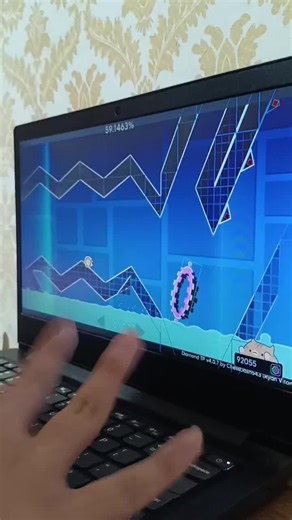 Mastering Tidal Wave in Geometry Dash Gameplay