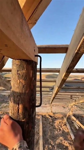 Traditional Timber Beam Fastening with Steel Clamp | Smart Carpentry Technique.
