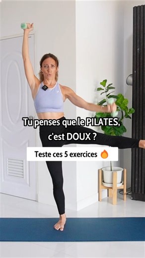 Le Pilates dynamique, tu connais ? C’est le mix parfait entre le pilates classique et le pilates cardio pour brûler plus de calories 🔥 .⠀ ☑️ On garde tous les principes du pilates ☑️ On ajoute plus de rythme et des enchaînements pour faire monter la température. .⠀ ⭐ Nouvelle séance disponible sur le studio dans le programme PILATES BURN. Fonce la valider ! 👉 Infos en bio. . #pilates #pilatesathome #bougerplus #ventreplat #mamanactive | Candice Fitcoach