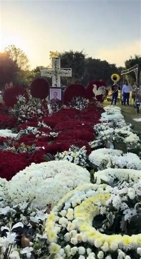 Filtran video del sepelio de Rubén Oseguera Cervantes, alias El Mencho, grabado dentro del panteón Recinto de la Paz en la zona de Santa Margarita Zapopan. Toda la zona estuvo resguardada por elementos del Ejército y la Guardia Nacional. | Jalisco Rojo