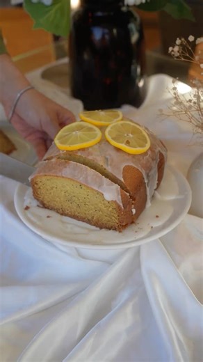 🍋 Nothing says Spring like the smell of lemon cake wafting through the kitchen