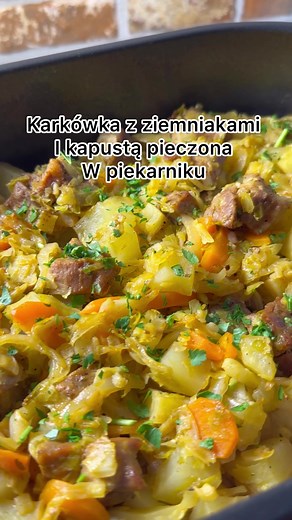Karkówka pieczona w piekarniku z kapustą i ziemniakami