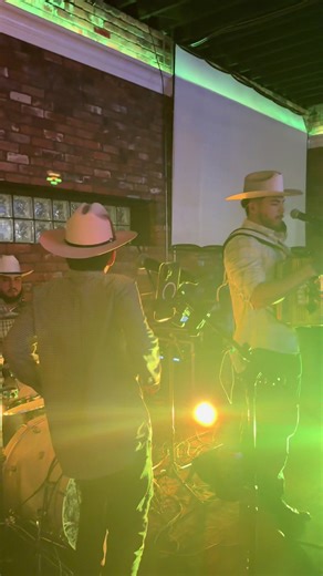 Compa Chango's Music Style Explored