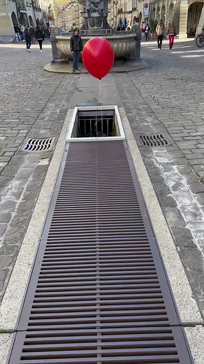 Creepy Pennywise Clown Halloween Decoration - Scary Horror Movie Fans