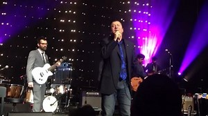 Former JOURNEY Singer STEVE PERRY Joins EELS On Stage For Second Time In A Week (Video)