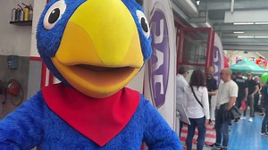 Auch Kinder kommen heute beim Auto Kunz AG Fest auf Ihre Kosten.❤️😊 Ich bin happy, dass ich einen Jeep Grand Cherokee 3.6 V6 L fahren darf. 👌 | SchneeToni