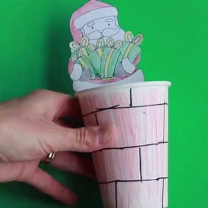 How fun is this Pop Up Santa craft?! Make Santa POP up out of the chimney with our printable template Print your template --> https://wunder-mom.com/pop-santa-craft/ | Wunder-Mom.com
