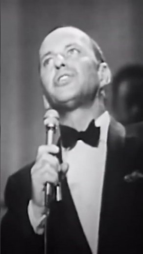 Frank Sinatra performing “Fly Me To The Moon” live At The Kiel Opera House in 1965 🎶