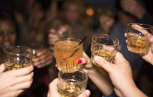 « Balance ton bar » : Qu’est-ce que le GHB, la « drogue du violeur » ?