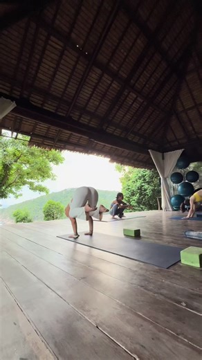 Mastering the Crow Pose in Yoga