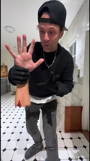 42K views · 401 reactions | fake hand prank #fake #hand #prank | Julien Magic | Facebook