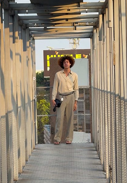 Risas y Estilo: Modelo en Pasarela en El Salvador