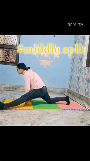 Middle split practice,#exerciselover #thighworkout #split #shorts #trandingshorts