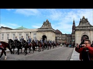 Gardehusaregimentets Hesteskadron på Marmorbroen i København
