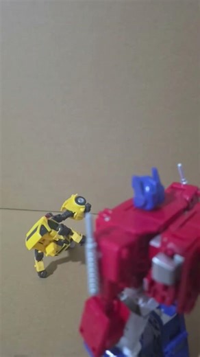 Bumblebee breaks it down #transformers #stopmotion #animation #shorts #bumblebee