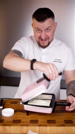 Thanks for inspiration @baiba.tropina Crispy Nutella waffles in a waffle maker?! 🤯