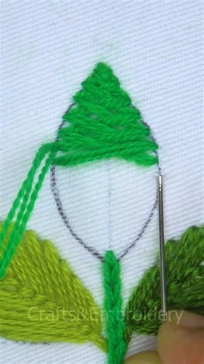 🔥 Easy leaves embroidery design! #trending #easy #everyone #stitch #diy #viralvideo #hand #satisfying #fypシ゚ #embroidery #viralreels #reels #diycrafts #tutorial #useful #handmade #support #cute #design #reelsfb #fbreels #reelsvideo #content #leaf | Crafts & Embroidery