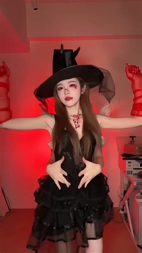 #horror #cosplay #chinesedancer #dancechoreography #dance #cos #dancemoves #egirl #心疼 #dancegenre