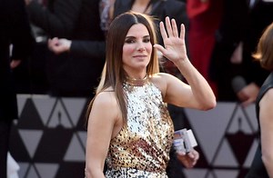 Sandra Bullock hits 2018 Oscars red carpet in rare public outing