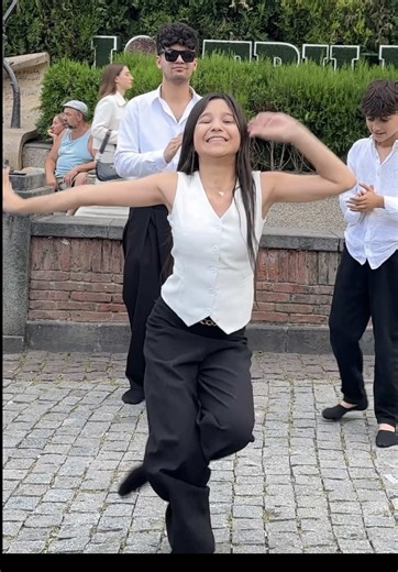 Azeri Qızın İlk Dəfə Banjuga Rəqsi 😍 #trend #reqs #danceonline #georgia #tbilisi🇬🇪