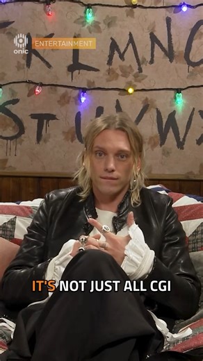 7 hours in the chair? Not anymore. 🙅‍♂️ Jamie Campbell Bower reveals how the #StrangerThings team cut his makeup time down to just 4 hours for the final season! 👇 Watch the full interview on our YouTube channel here! 👇 https://youtu.be/_pUT2anGGzo | Live 95