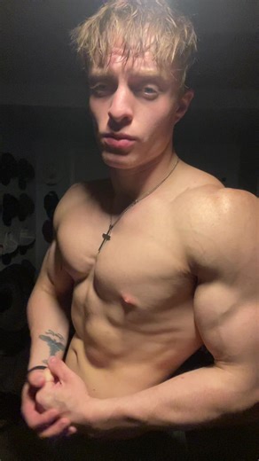 Lighting too insane to not post👀#gymtok #flex #type1diabetes #back | Back Exercises