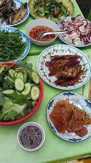 tý chùa 63 hôm nay mình nấu cơm cho gia đình cha mẹ và vk con ăn sum họp 💓❤️♥️👌💯