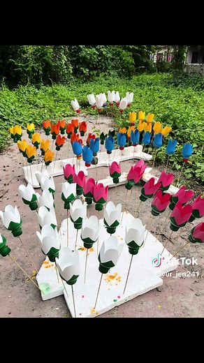 DIY Tulips from Plastic Bottles: Creative Craft Ideas