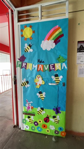 Decoración de Puerta en Primer Grado con Niños