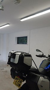 Contemporary design meets woodland serenity 🌲✨ Timber Tops is an exceptional one-off home, set within 5 acres and designed by WH Architects in 2020. Combining natural stone and Akoya wood cladding, this striking property blends seamlessly with its surroundings. ✔ Over 5,600 sq ft of light-filled living space ✔ Open-plan kitchen, dining & living area with effortless indoor-outdoor flow ✔ Swimming facilities, terraces & balconies overlooking mature pines ✔ EPC A rating with solar panels, air sour