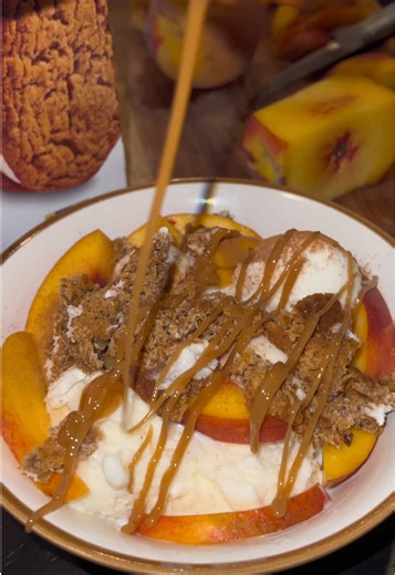 Oatmeal Creampie Peach Ice Cream Sundae Recipe