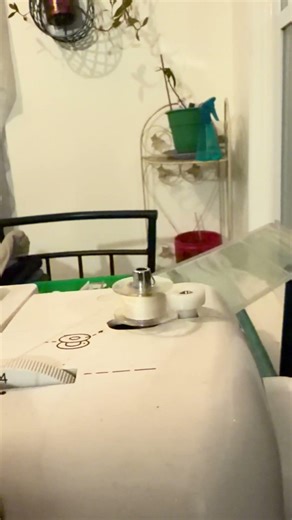 How to put thread in the bobbin