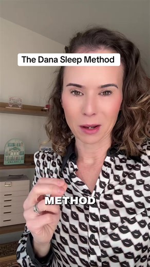 The Dana sleep method is a set schedule throw those wake windows out of the window for your baby! #babysleeptips #babyroutine #wakewindows