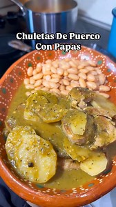 Chuletas De Puerco Con Papas. An oldie but a goodie 😋 . Receta: Chuletas de puerco Papas en rodadas Salsa: 10 tomatillos, 3 chiles serranos, 2 dientes de ajo, Manojo de cilantro, pedazo de cebolla, 2 clavos de olor, 4 pimienta negras, sal al gusto Recipe: Pork chops Potatoes Salsa: 10 tomatillos, 3 serrano peppers, 2 garlic cloves, cilantro, piece of onion, 2 cloves, 4 black pepper, salt to taste . . #chuleta #porkchops #comidamexicana #mexicanfood #guiso #reels #foodislife #reelsinstagram #foo