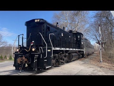 HZRX MP15DC 1295 leading the CVSR Scenic at North St in Akron, OH on 3/21/26